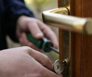 Lock Safe Services Louisville, KY 502-514-4544 - lock-change
